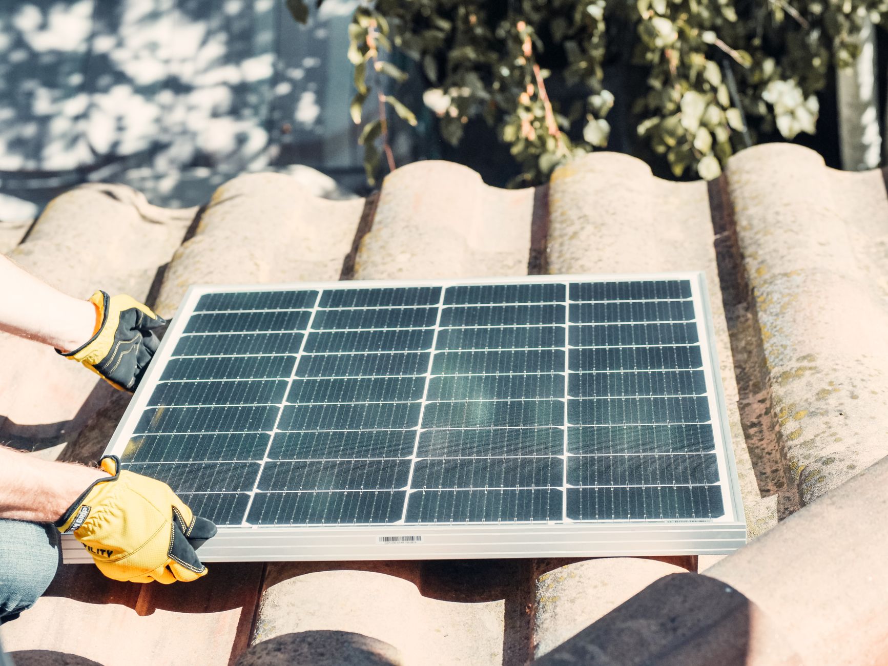 Installateur panneaux solaires équipe à Clamart